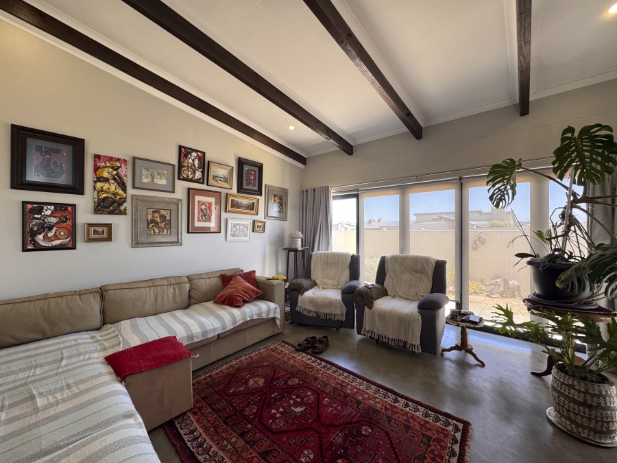 6 Bedroom Property for Sale in Sunset Estate Western Cape